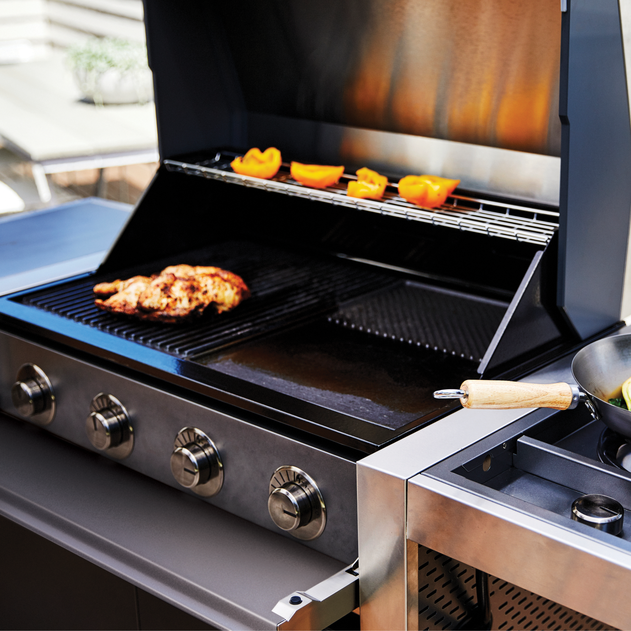 BeefEater 1700 Serie – 4-Brenner Gasgrill mit Seitenbrenner