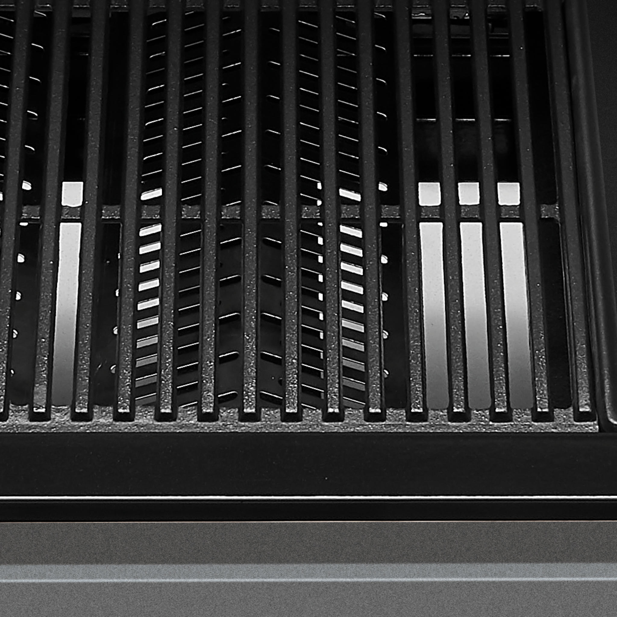 BeefEater 1700 Serie – 4-Brenner Gasgrill mit Seitenbrenner