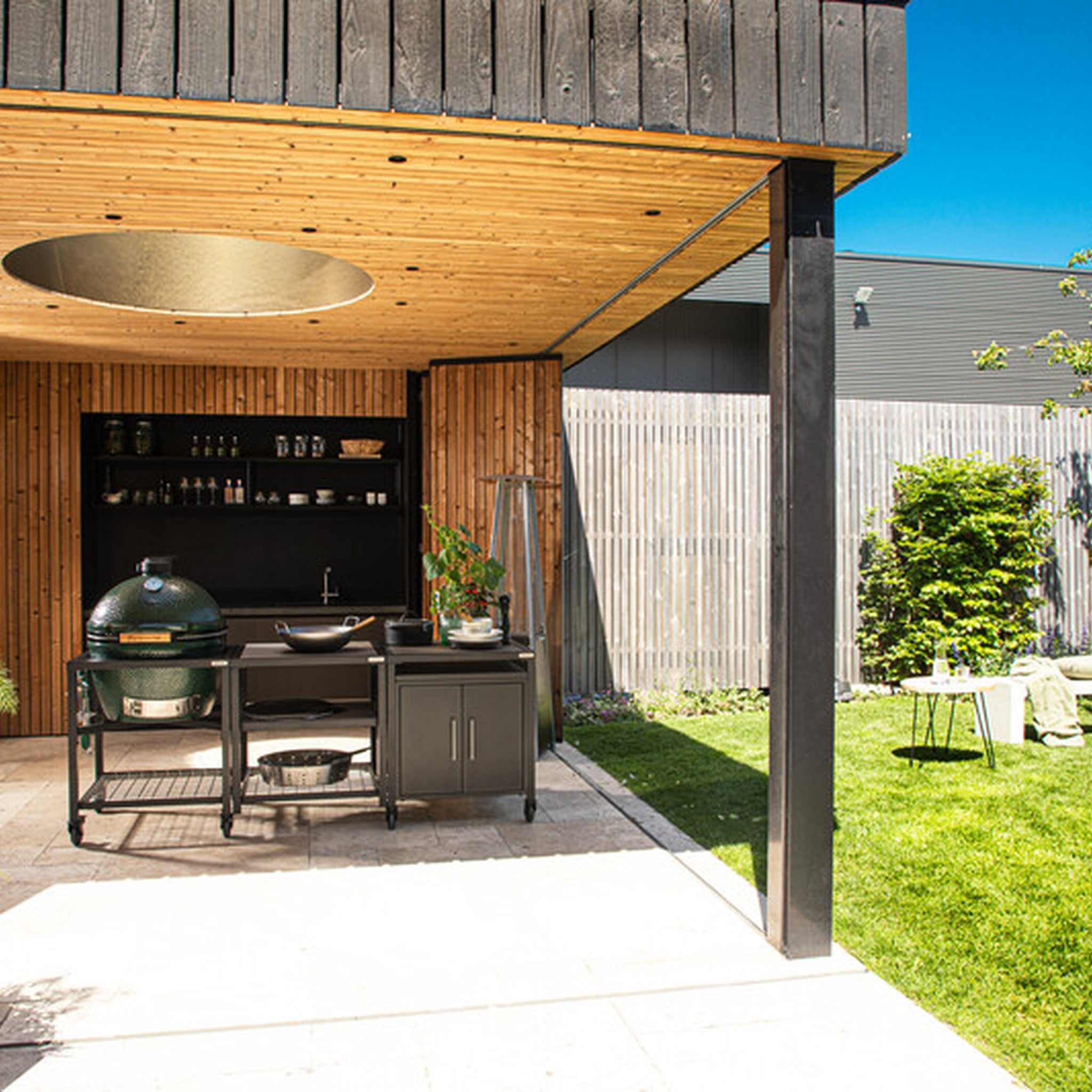 Big Green Egg Outdoorküche XLarge Lifestyle