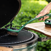 Grillrost-Schrubber mit langem Griff Lifestyle